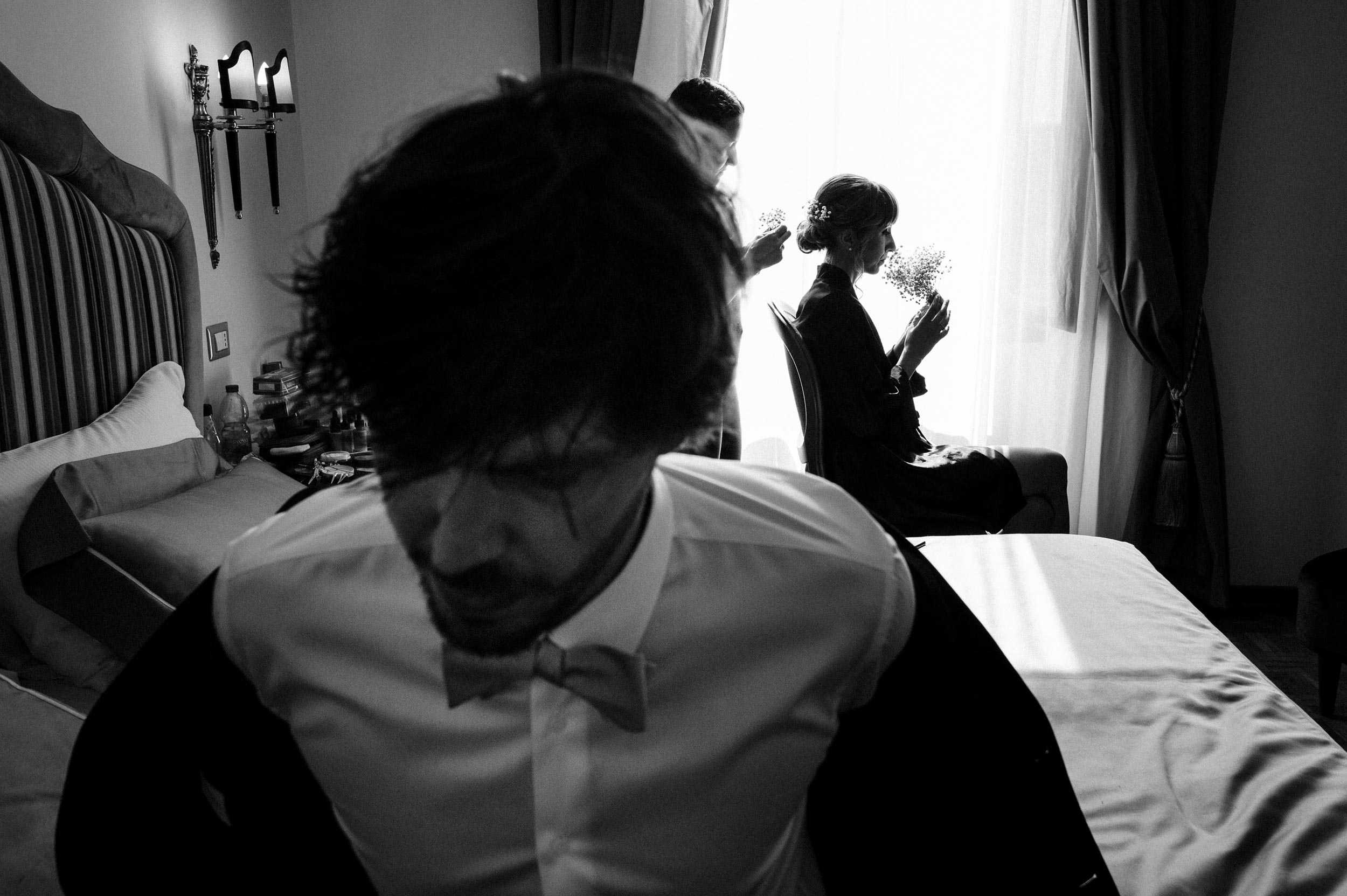 The Bride and Groom getting ready together in hotel destination wedding photographer Rome Alessandro Avenali