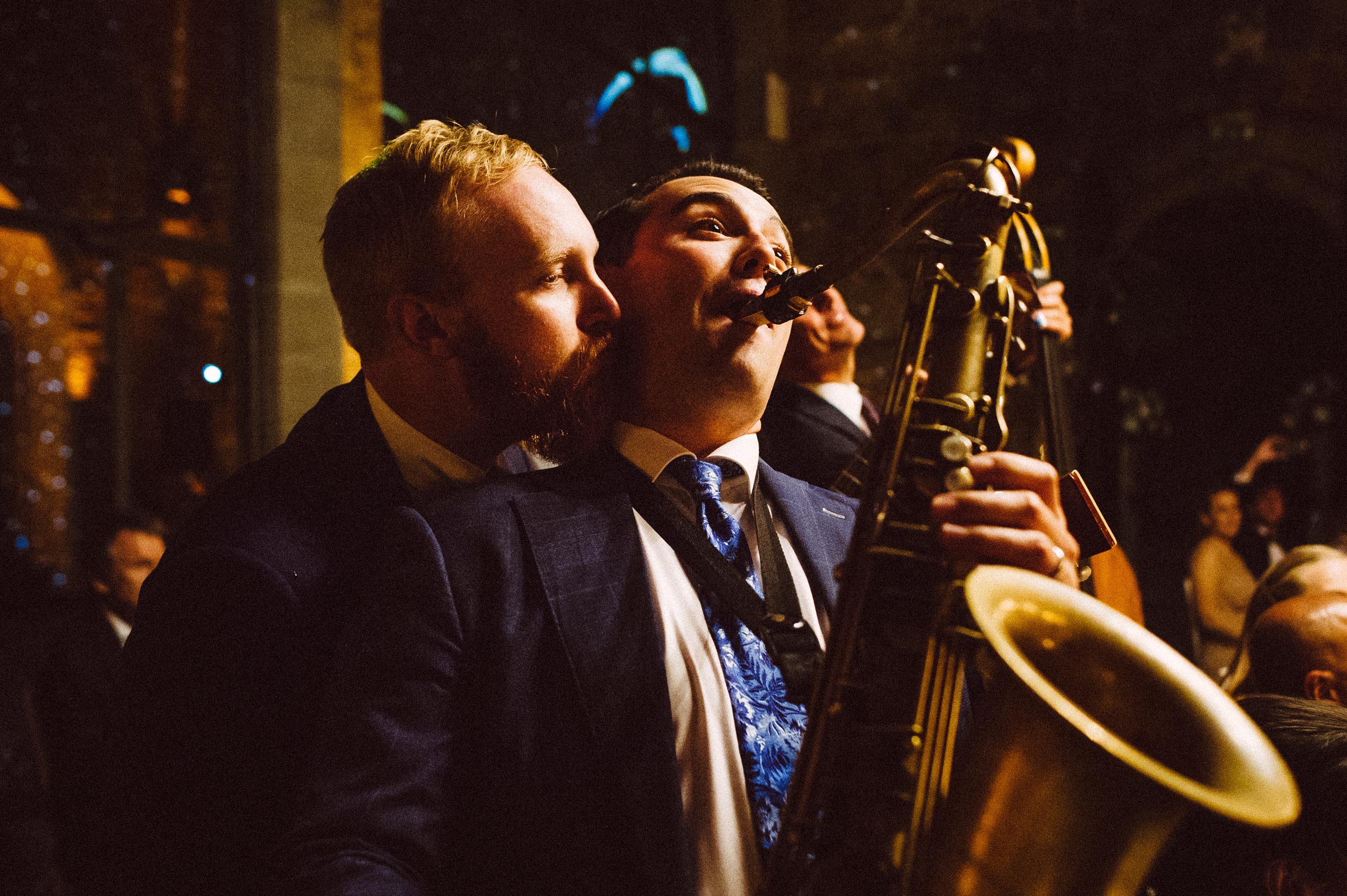 the london essentials performing in tuscany vincigliata castle documentary wedding photographer Alessandro Avenali