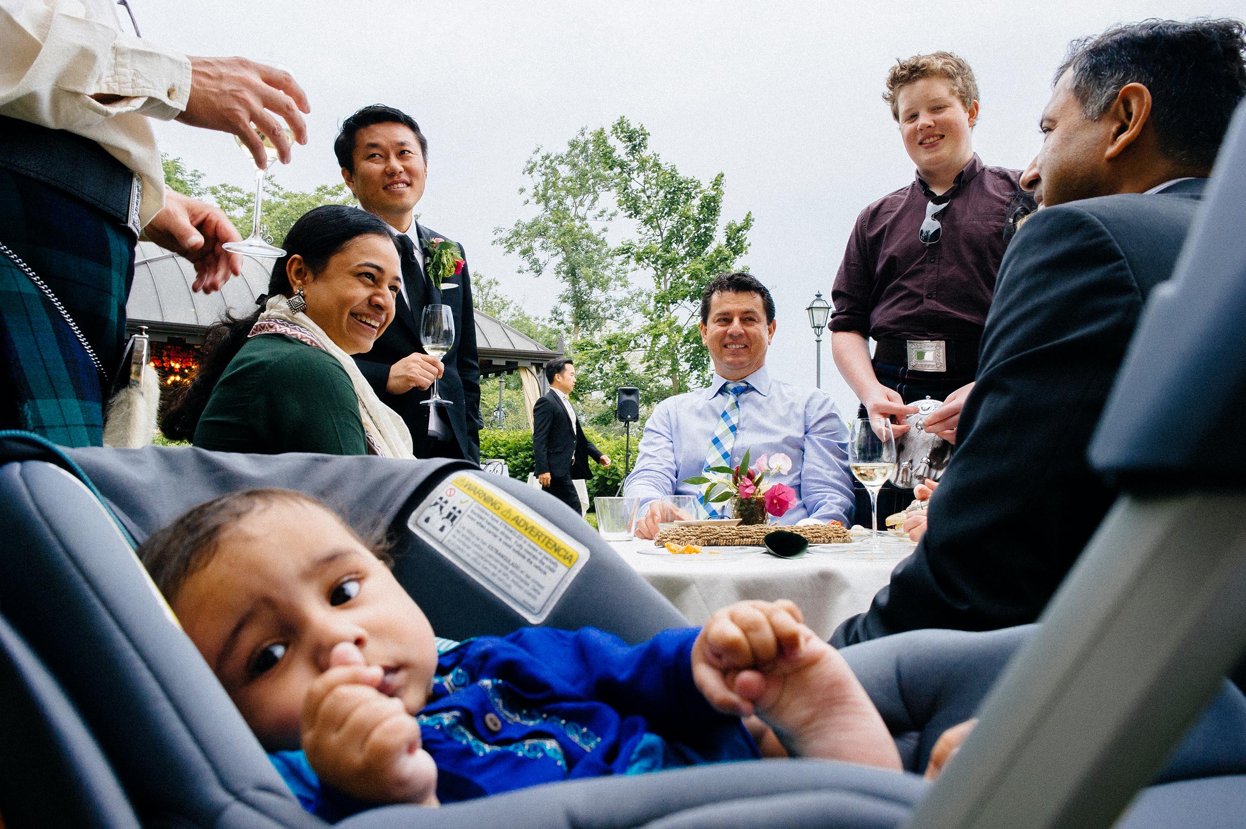 wedding villa beccaris monforte alba langhe italy candid documentary photography by destination wedding photographer Alessandro Avenali
