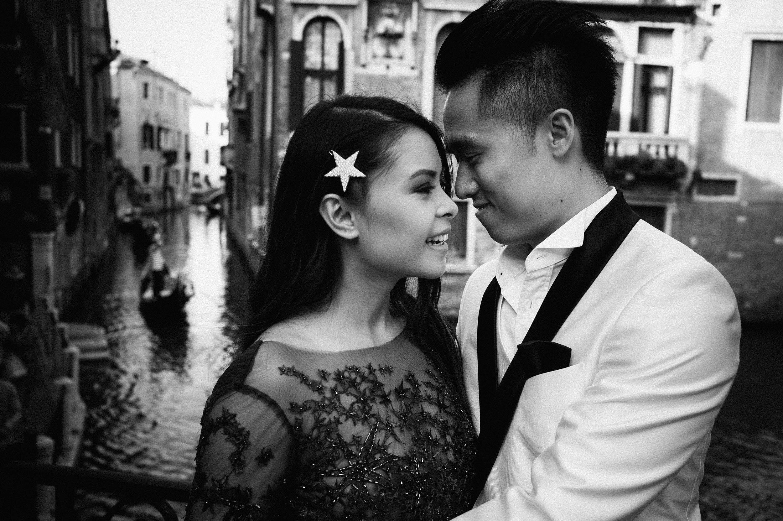 Engagement in Venice - pre-wedding photographer Italy