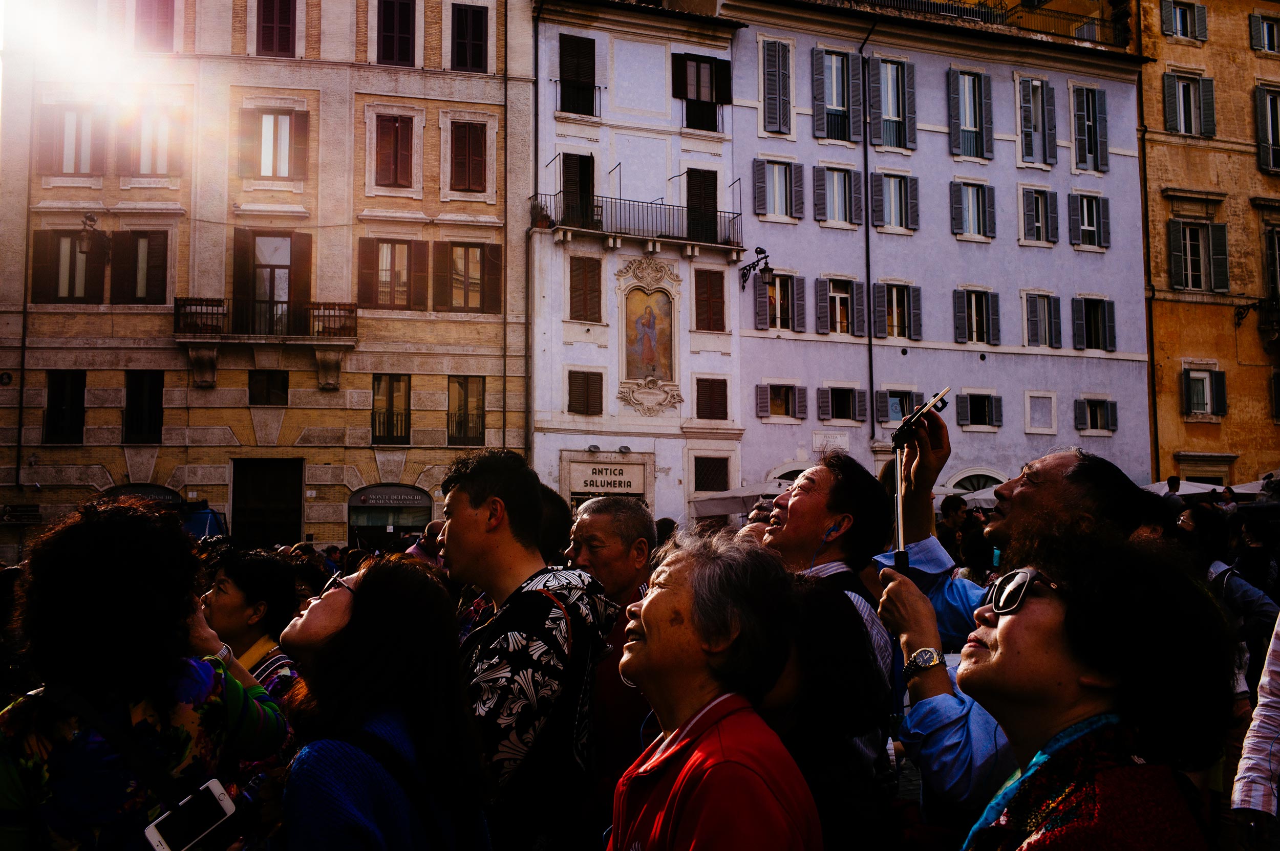 Rome 2016 - Astonished Japanese tourists stare at the Pantheon