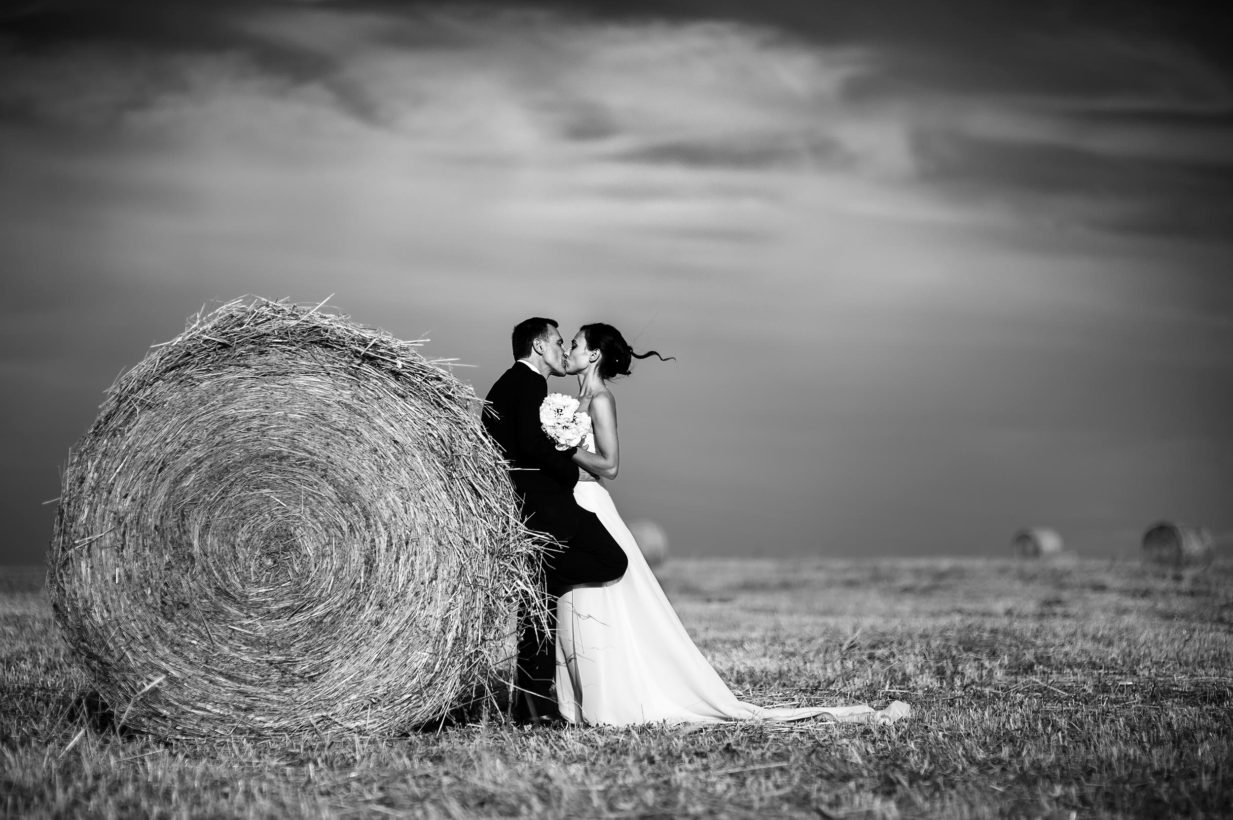 hay bales bride and groom italy countryside black and white wedding photography